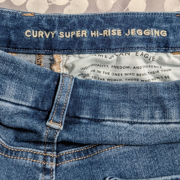 SOLD NWT American Eagle Dream Jeans Curvy Super Hi-Rise Ripped Distressed sz 12 - Picture 5 of 8